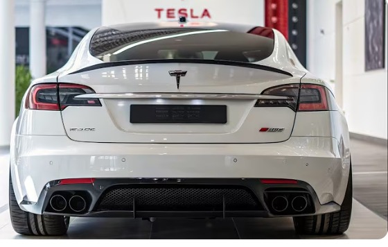 تسلا موديل S بلايد